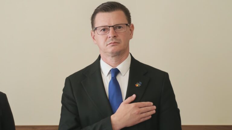 Bogdan Păstrăv a preluat oficial conducerea Prefecturii Suceava: „Ușa instituției va fi deschisă pentru fiecare sucevean”