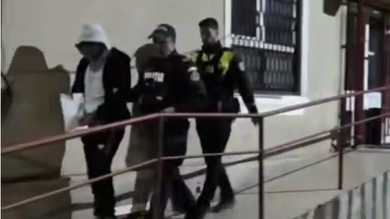 Conflict familial violent pe Platoul Central din Câmpulung Moldovenesc. Un bărbat a fost reținut după ce și-a atacat unchiul și a distrus un telefon pentru că nu i-a cumpărat o sticlă de apă