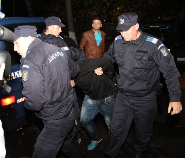 Scandalagiul care a făcut prăpăd într-o cafenea din Câmpulung Moldovenesc a fost reținut pentru 24 de ore imediat după externarea de la Psihiatrie