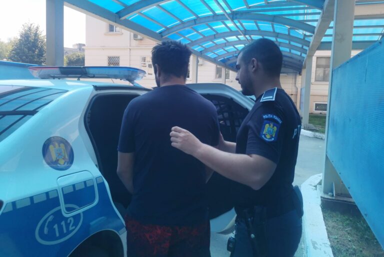 Scandal monstru la un bar din Salcea. Un bărbat de 57 de ani a fost reținut după ce a lovit o gestionară și a amenințat clienții în parcarea localului