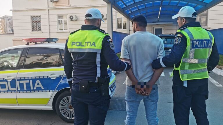 Un bărbat a fost reținut de polițiști după ce a fost depistat în mod repetat fără permis la volanul unei mașini, la Mălini