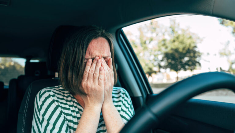 O femeie din Calafindești s-a ales cu un dosar penal după ce a fost depistată la volanul unei mașini deși are permisul de conducere suspendat