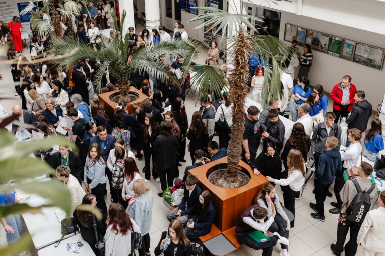 Elevi ai claselor a XI-a din patru județe au participat la concursul „Student pentru o zi” organizat de USV