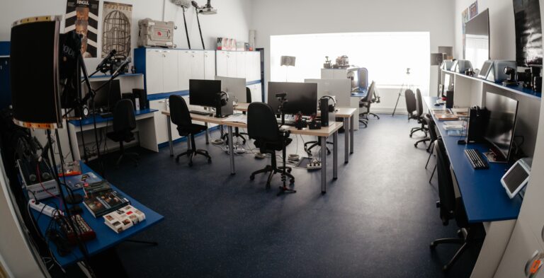 Facultatea de Litere și Științe ale Comunicării din cadrul USV organizează trei sesiuni online de pregătire și consiliere dedicate candidaților interesați de înscrierea la programul de licență Cinematografie, fotografie, media