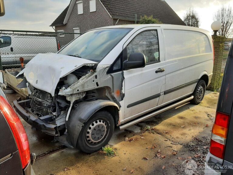 Accidednt produs la Sadova de o șoferiță care a pătruns cu mașina pe contrasens într-o curbă