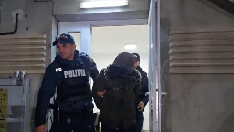 Un smardoi din Câmpulung Moldovenesc a fost reținut după ce a bătut un tânăr de două ori în aceeași seară