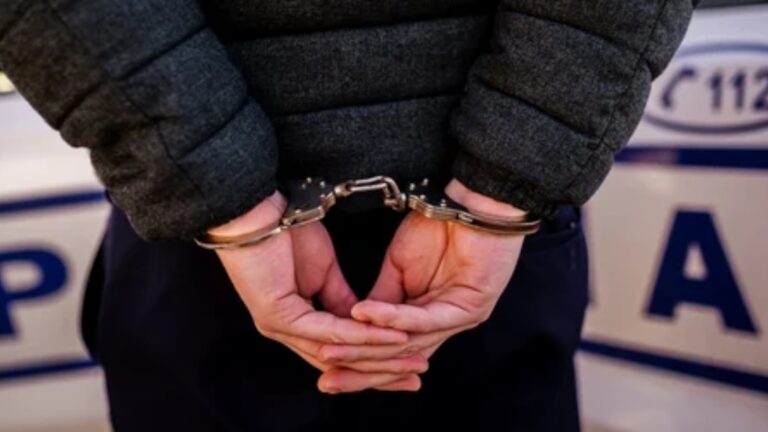 Un vicovean beat și fără permis, care a ieșit la plimbare cu un scuter, a fost reținut de polițiști
