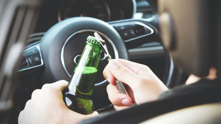 Tamponare produsă la Dumbrăveni de un șofer beat care conducea o mașină fără RCA și ITP
