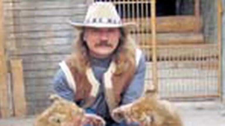 Șoimaru, proprietarul grădinilor zoologice de la Ilișești și Zaharești, a produs un accident rutier după ce s-a urcat beat turtă la volanul unei mașini