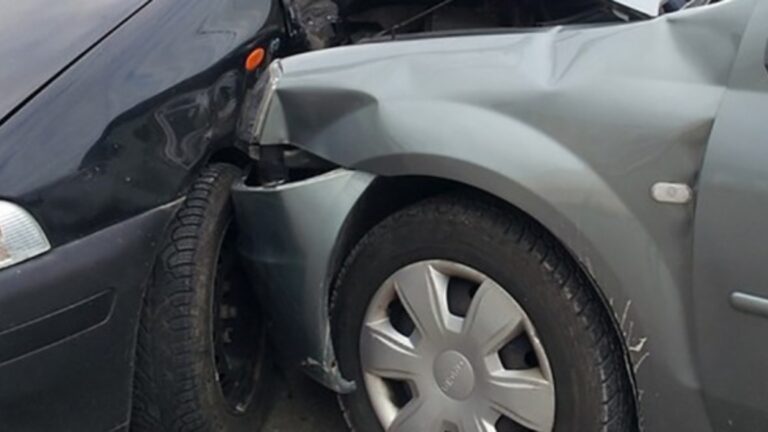 Accident produs la Stulpicani de un șofer începător care a pătruns cu mașina pe contrasens într-o curbă