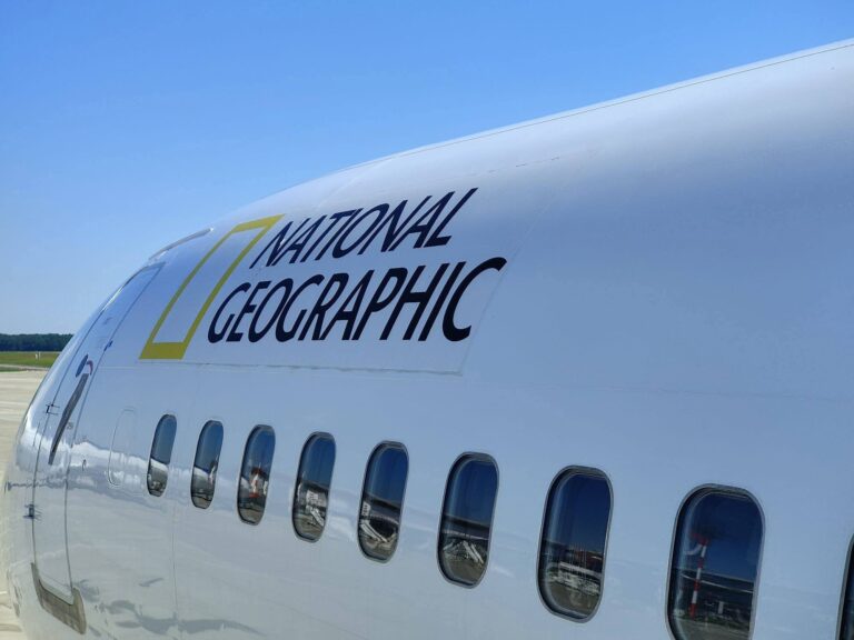 Curse charter VIP pe Aeroportul Suceava. Turiști străini au sosit cu trei aeronave private pentru a descoperi Bucovina