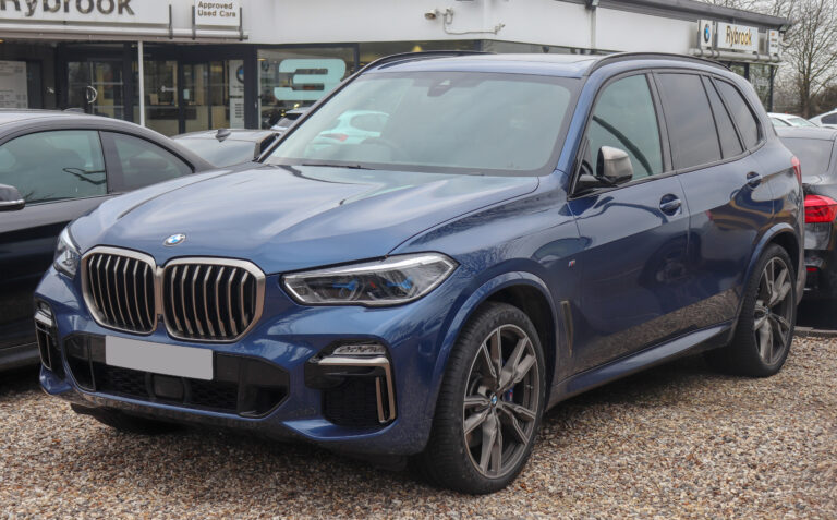 BMW X5 căutat la nivel european, depistat în trafic la Poiana Stampei. Mașina fusese închiriată din Slovacia