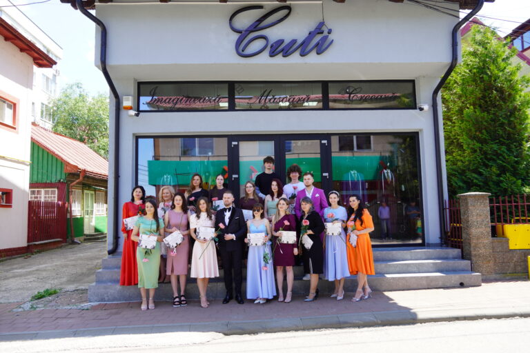 Prima ediție a Galei Creațiilor Finale la Academia Cuti din Suceava. Absolvenții primei promoții și-au prezentat lucrările în cadrul unui eveniment plin de emoție