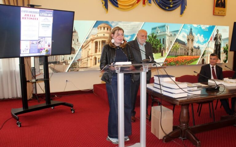 Alexia Plăcintă, studentă la Facultatea de Litere și Științe ale Comunicării, a primit Premiul de Debut pentru volumul „Formula lucrurilor simple”