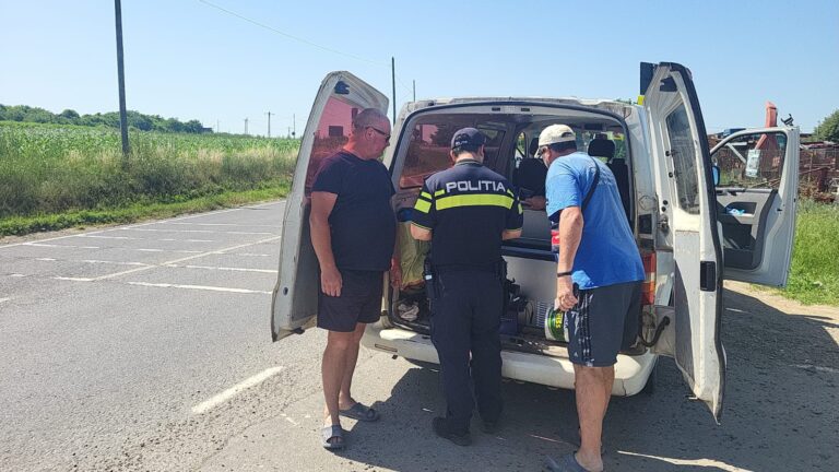 Peste 600 de vehicule controlate de polițiștii suceveni în cadrul unei acțiuni pentru prevenirea evenimentelor rutiere înregistrate în zona pasajelor de cale ferată