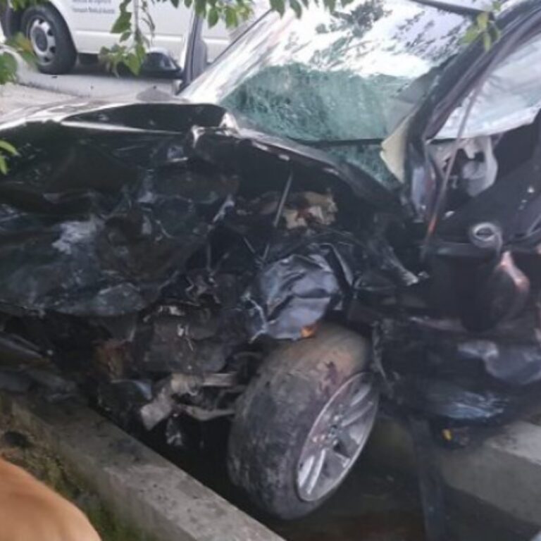 Un tânăr a provocat un accident după ce a intrat cu mașina pe contrasens și s-a izbit într-un alt autoturism, la Mironu