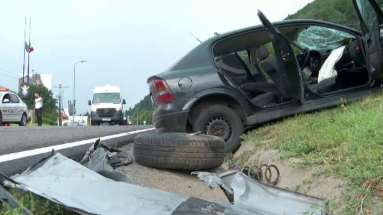 Accident produs în fața unei stații peco, la Mălini. O șoferiță a fost rănită după o depășire și un viraj neregulamentar