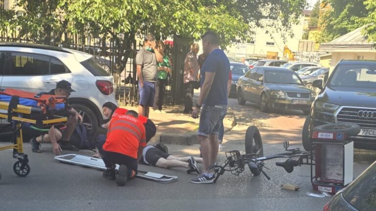 Accident produs la ieșirea din curtea Spitalului Clinic Județean Suceava. Un triciclist a fost rănit de o șoferiță care nu i-a acordat prioritate