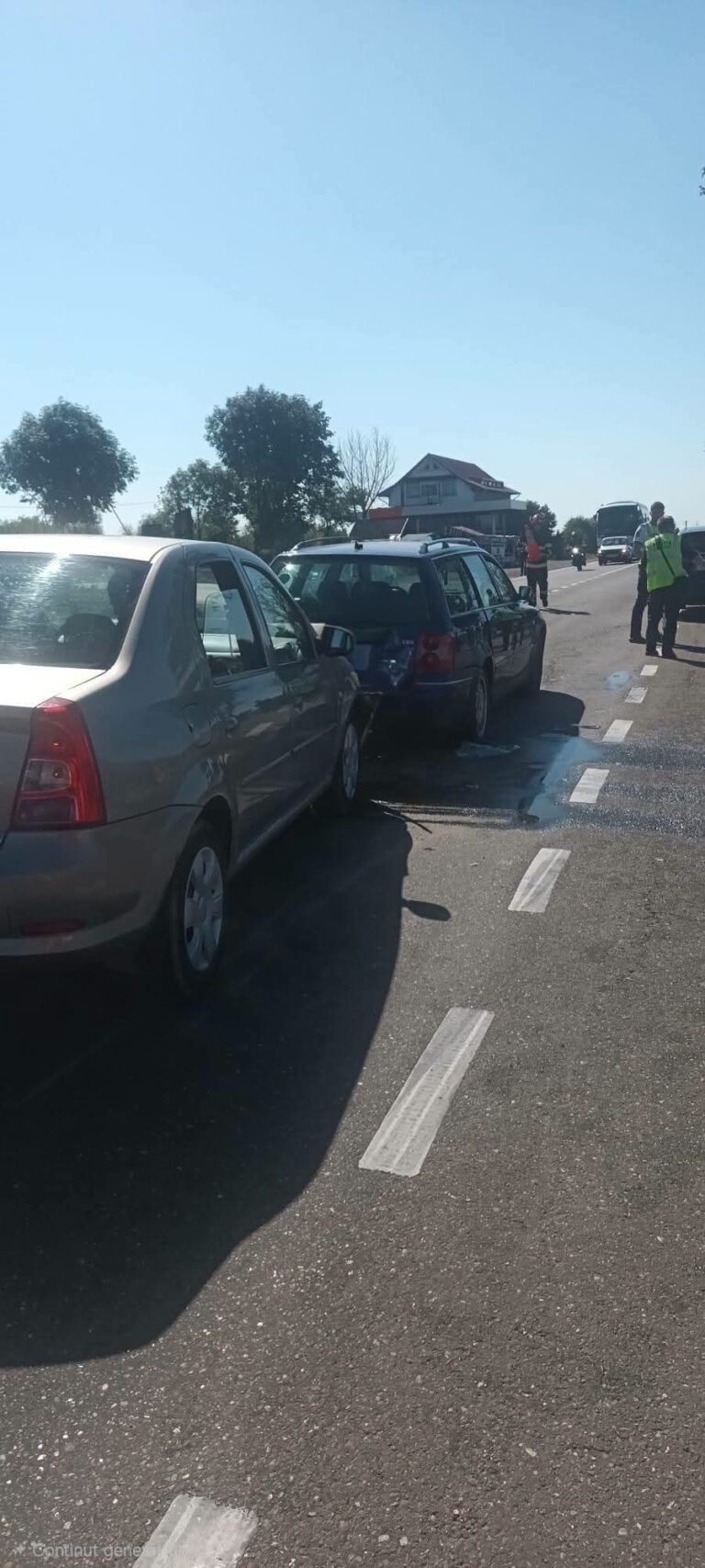 Un șofer de 73 de ani a produs un carambol cu trei mașini la Fântâna Mare. Doi pasageri au ajuns la spital după ce o Dacie a spulberat un autoturism oprit