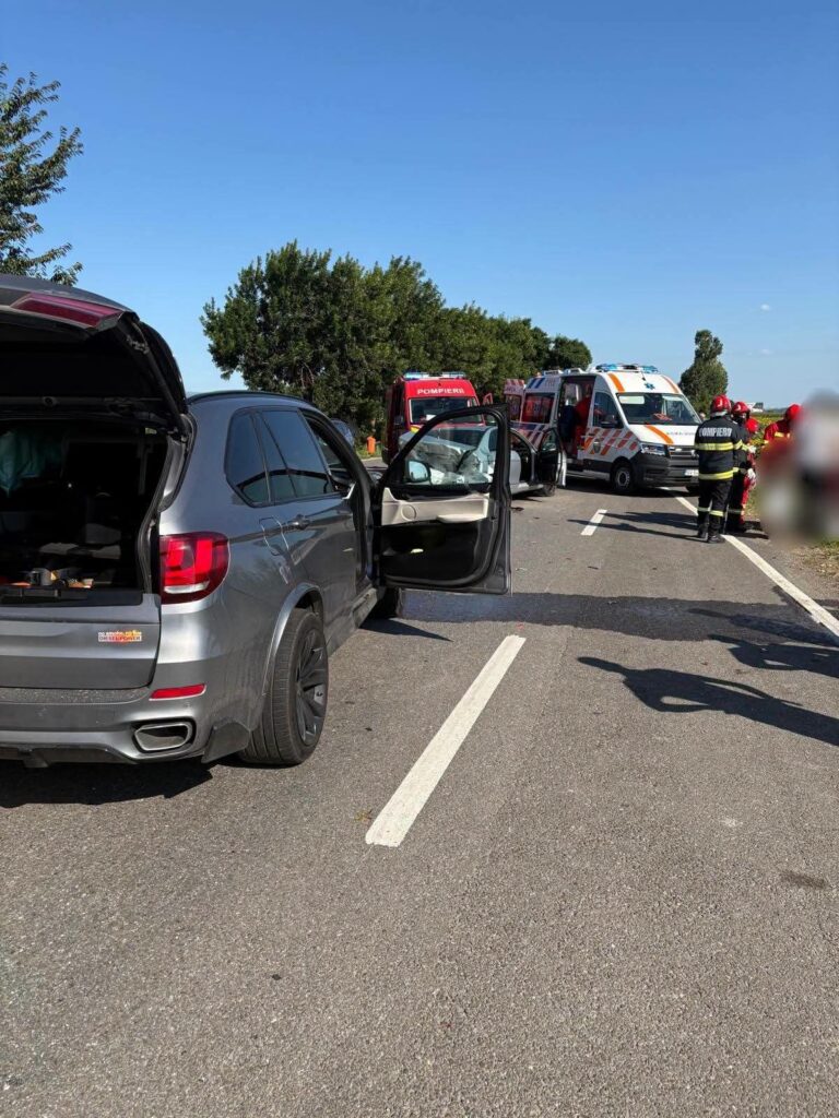 Carambol cu trei mașini între Dărmănești și Dănila provocat de un șofer din Frătăuții Noi. O copilă de 12 ani și un bărbat au ajuns la spital