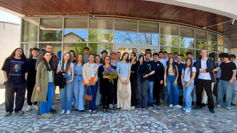 33 de studenți de la Programul pregătitor de limba română pentru cetățenii străini au colaborat cu echipe de studenți de la universități din Austria, Franța și Spania