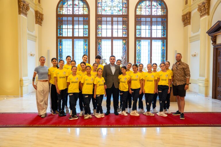 Peste 20 de copii de la Omnia Ballet reprezintă Suceava și România la finala mondială Dance World Cup din Irlanda. Consiliul Județean sprijină deplasarea la Dublin cu 20.000 de lei
