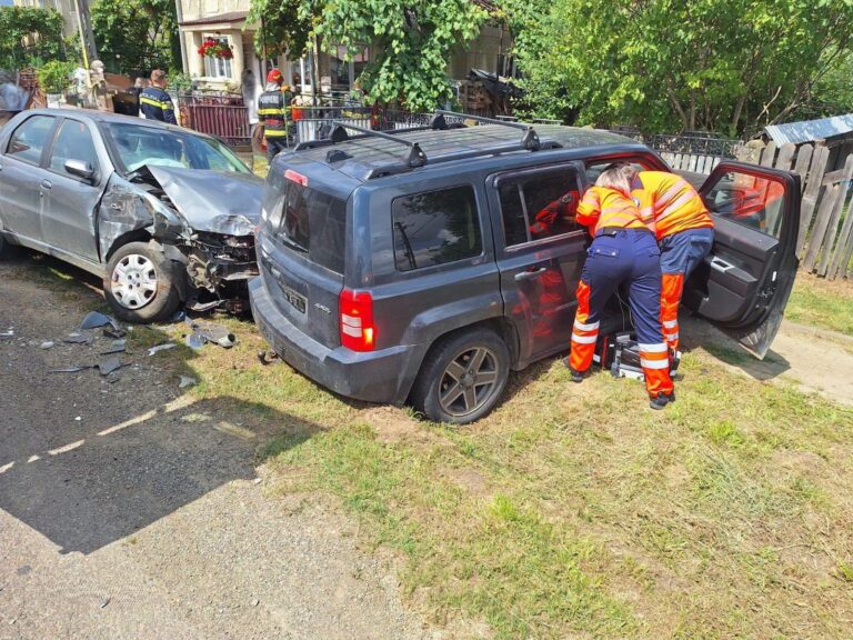 Trei femei au fost rănite la Bogdănești după ce un șofer a virat la stânga fără să se asigure și a lovit o mașină aflată în depășire