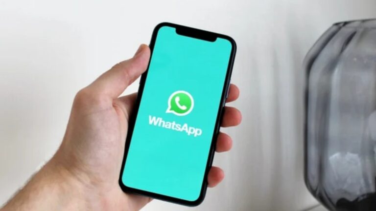 Suceveancă înșelată prin metoda investițiilor la bursă pe WhatsApp. Femeia a rămas fără bani după ce a accesat o platformă de tranzacționare falsă