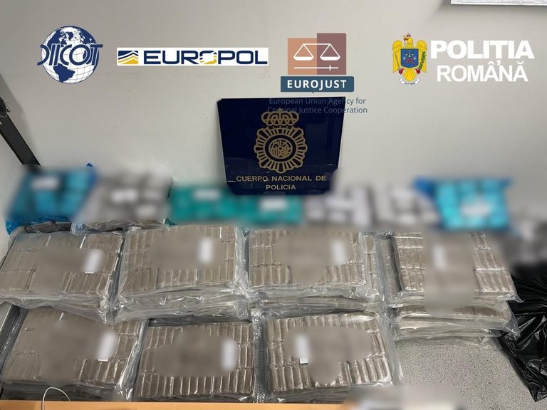 Rețea internațională de trafic de droguri de mare risc, destructurată de DIICOT. Anchetă de amploare cu percheziții în Câmpulung Moldovenesc și în mai multe județe din țară