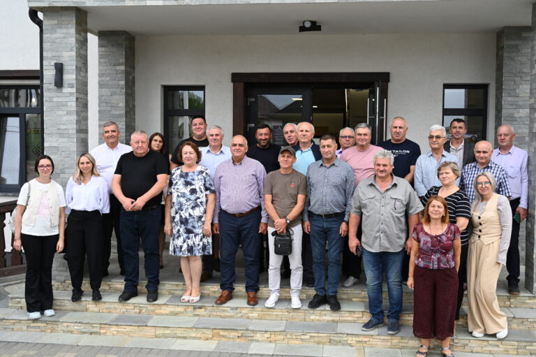 Schimb de experiență și vizită de studiu pe tărâm bucovinean. 16 primari din județele Bacău și Neamț au vizitat proiectele de succes ale GAL Sucevița-Putna