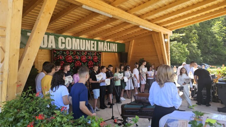 Ziua comunei Mălini, sărbătorită cu premierea performanței și anunțarea unor investiții majore pentru turism și infrastructură: „Comuna noastră se află pe un drum ferm de dezvoltare, iar turismul și infrastructura modernă rămân prioritățile noastre principale”