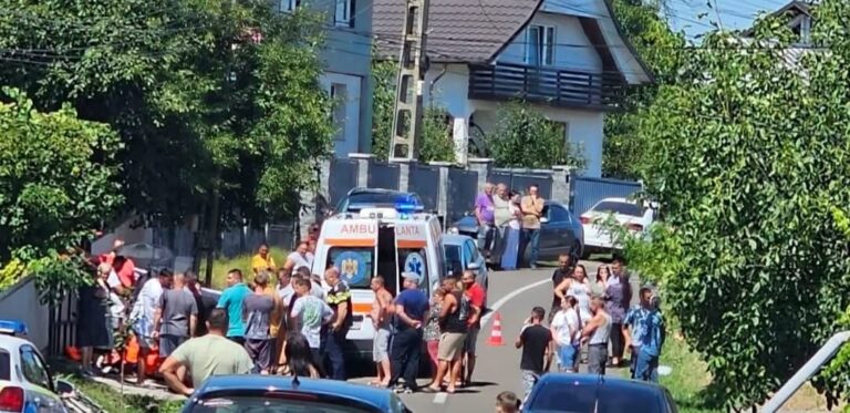 Un bărbat din Dumbrăveni, fără permis de conducere, a murit după ce a intrat cu scuterul într-un șanț și s-a izbit de un gard