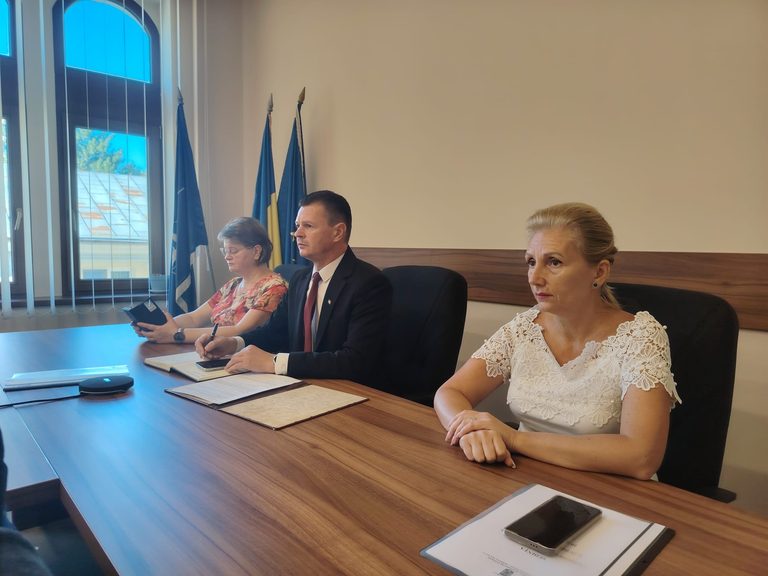 Prefectul Bogdan George Păstrăv le-a solicitat primarilor din județ accelerarea implementării și finalizării proiectelor finanțate prin PNRR: „Este esențial ca investițiile să fie finalizate și să poată fi utilizate de comunitățile locale”