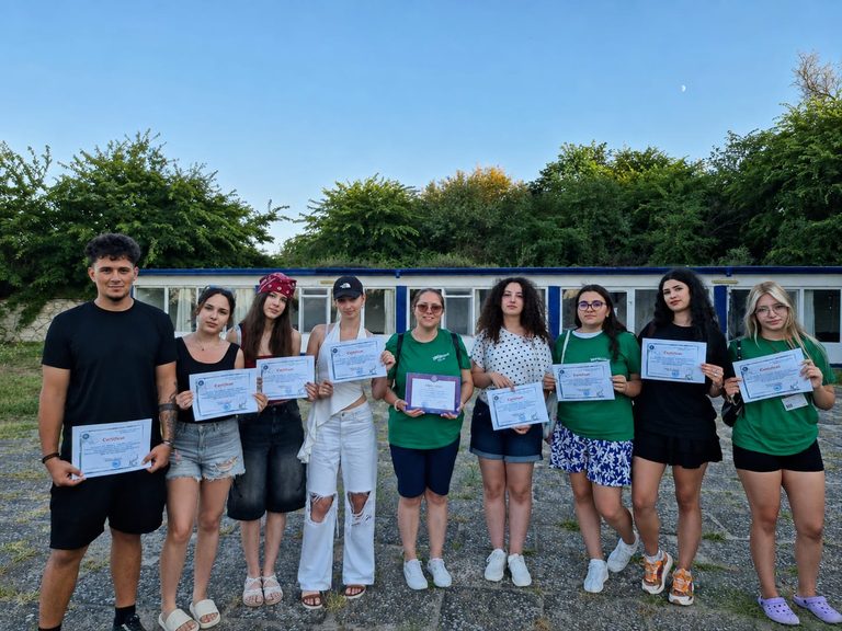 Liceenii de la Colegiul Național „Dragoș Vodă” din Câmpulung Moldovenesc au strălucit la etapa națională a Concursului antidrog „Împreună” desfășurată la Eforie Nord