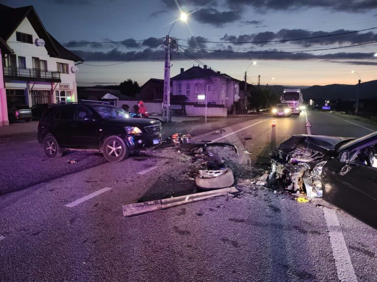 Accident grav produs la Poiana Stampei de un botoșănean care a pătruns cu mașina pe contrasens într-o curbă