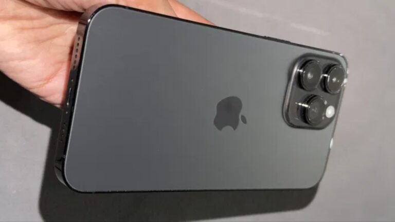 Țeapă de 5.000 de lei pe OLX. Un tânăr din Lisaura a primit o machetă de plastic Samsung în locul unui iPhone 17 Pro Max