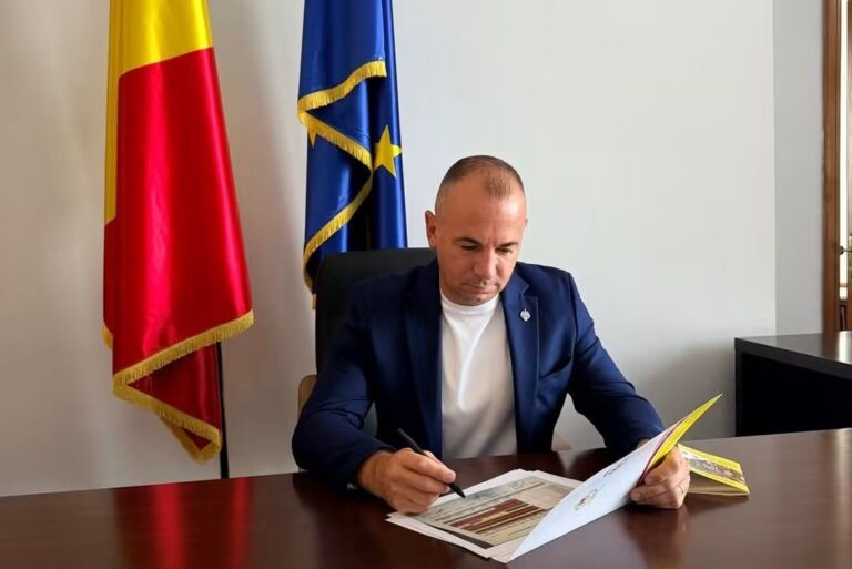 Deputatul Valentin Răducea: „Cardul național de elev există de trei ani în lege. Când va funcționa și în realitate?”