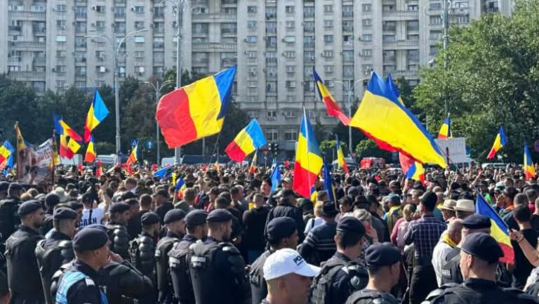 Deputatul Valentin Răducea: „Nu mai împărțiți țara între cei care conduc și cei despre care spuneți că instigă. Conduceți-o!”