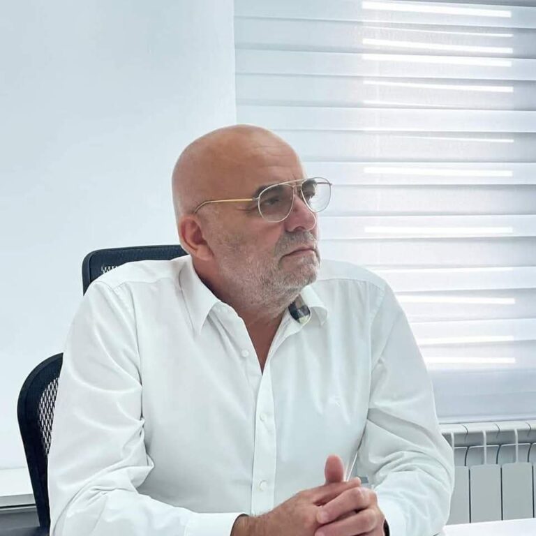 Primarul Vasile Rîmbu își recunoaște limitele: „Diferența dintre oameni și animale este că nu permit niciodată unui prost să conducă haita”