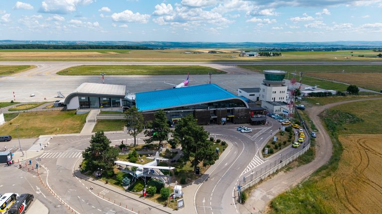 Nou record de trafic pe Aeroportul Suceava: peste 108.000 de pasageri în luna august