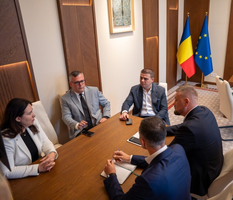 Peste trei sferturi de milion de euro pentru noul punct de trecere a frontierei Izvoarele Sucevei–Shepit. Gheorghe Șoldan a semnat contractul de finanțare europeană