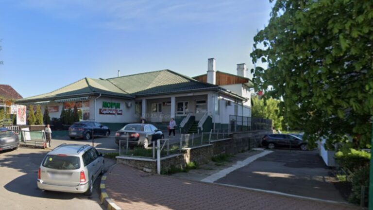 Un incendiu a izbucnit la un panou electric de la un magazin Mopan din Suceava