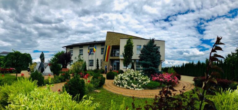 Demersuri pentru extinderea utilităților în comuna Moara. Locuitorii din trei sate se pot branșa la noua rețea de apă potabilă