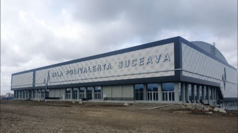 Sala Polivalentă din Suceava primește noi dotări de 14 milioane de lei de la CNI, în timp ce Primăria nu este capabilă să construiască drumul de acces