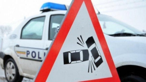 O șoferiță din Izvoarele Sucevei a accidentat un pieton în satul Benia. Bărbatul a ajuns la spital