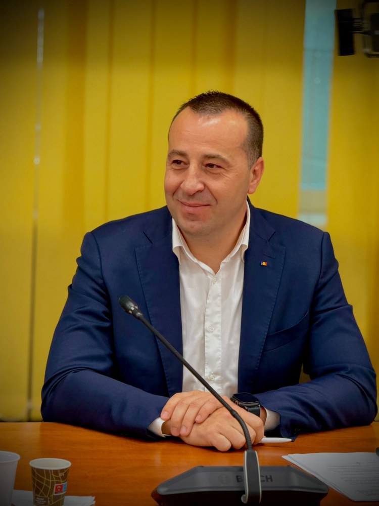 Serviciul Juridic al Primăriei Suceava nu a avizat favorabil proiectul inițiat de Lucian Harșovschi pentru restituirea banilor de parcare și acordarea unui an de gratuitate