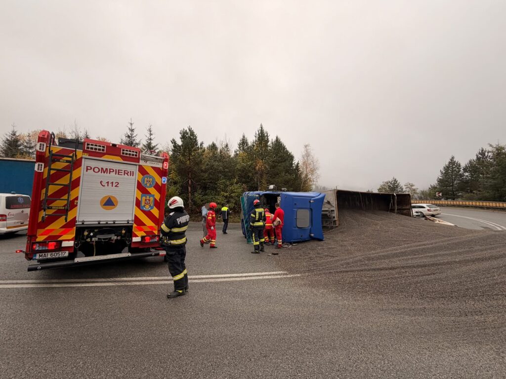 Autospeciala de pompieri la locul accidentului de pe DN 17, Valea Putnei