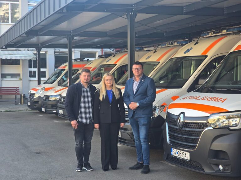 Modernizare importantă la Serviciul de Ambulanță Județean Suceava. O nouă pergolă de 32.000 de euro protejează autosanitarele la Stația Centrală