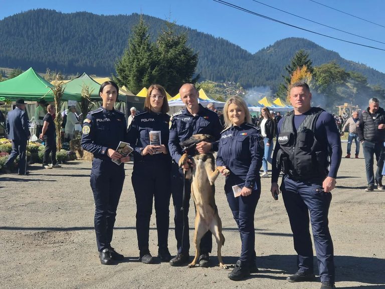 Acțiuni de informare și prevenire ale polițiștilor suceveni desfășurate la Câmpulung Moldovenesc cu ocazia Zilei Mondiale a Animalelor